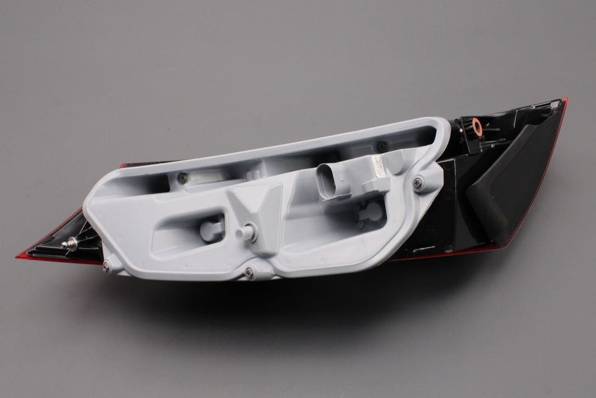 Audi TT TTS 2007-14 TTRS 2010-14 rear tail light (left) 8J0945095L