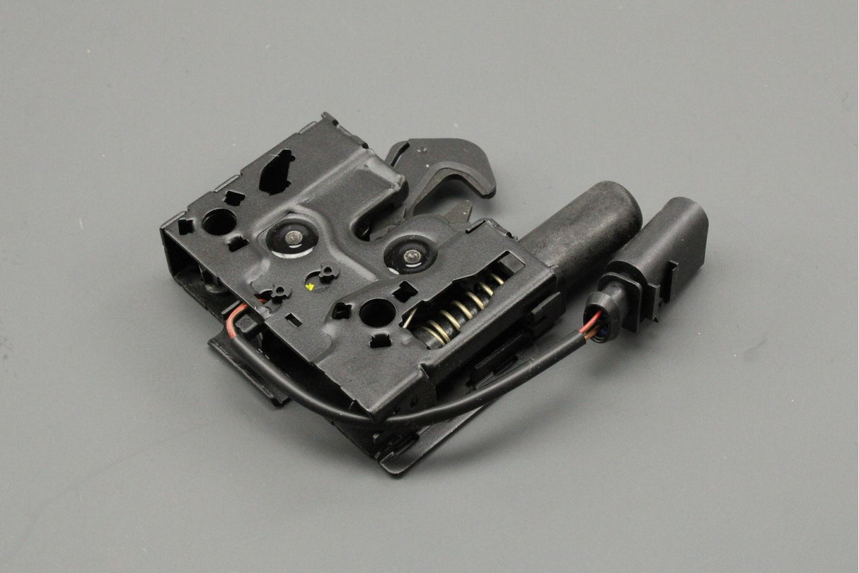 Audi Q3 RSQ3 2019-on bonnet latch lock with microswitch 83A823509