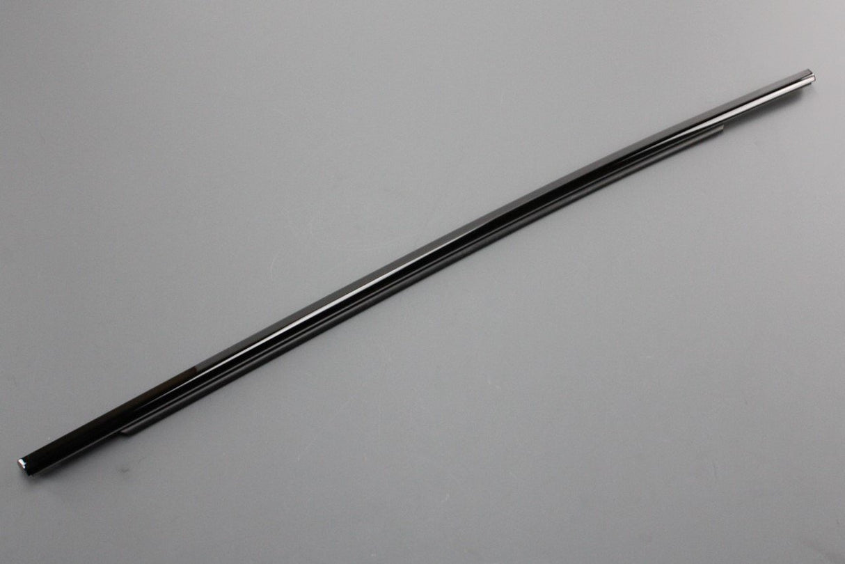 Volvo V40 Cross Country rear door window trim moulding (right) 31662592