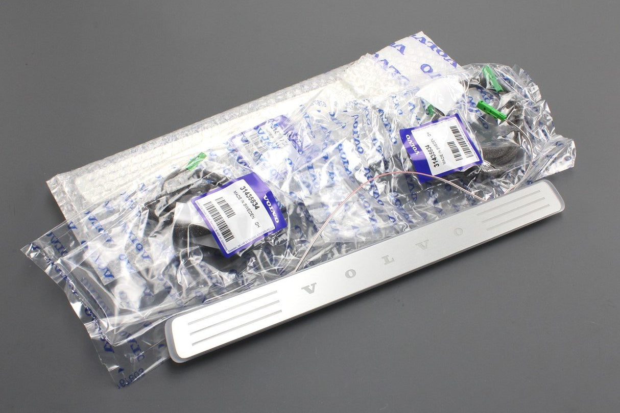 Volvo XC90 illuminated door sill trims 31435858