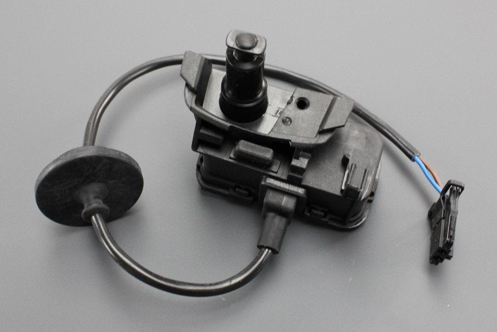 VW Polo 6R 6C AW fuel filler cap door actuator (rear right) 6C0810773