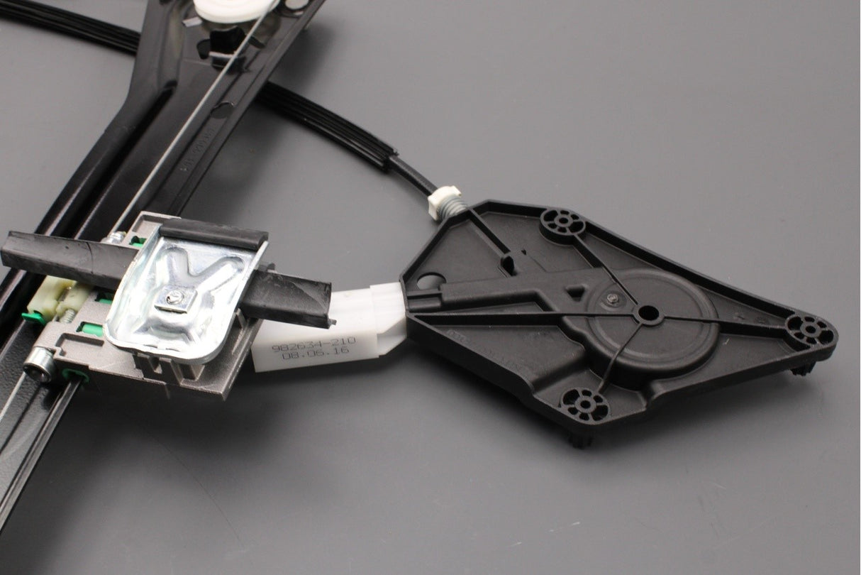 Audi TT TTS TTRS 2015-2024 window regulator (right) 8S0837462