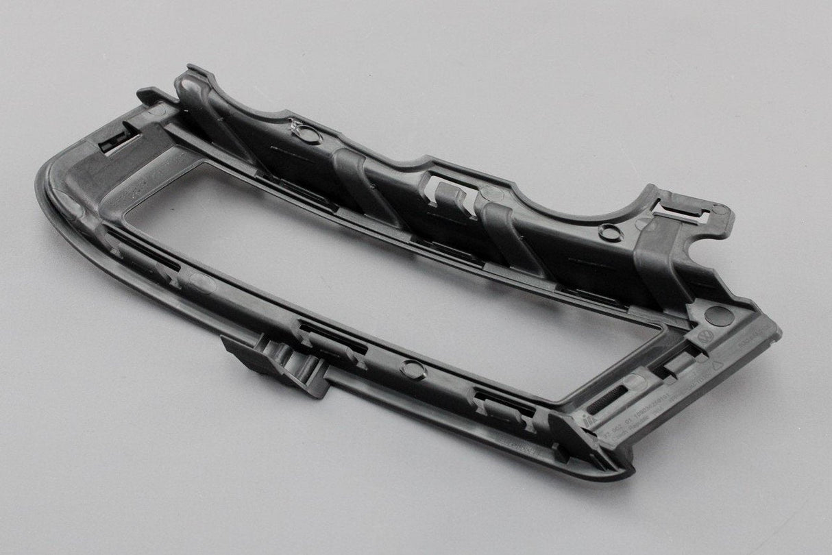 VW Golf MK7 2013-16 fog light surround trim (right) 5G0853212E 9B9