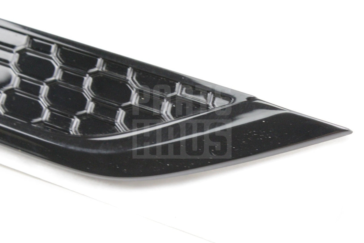 Audi RS5 2018-2025 front wing trim (right) 8W6853602E T94