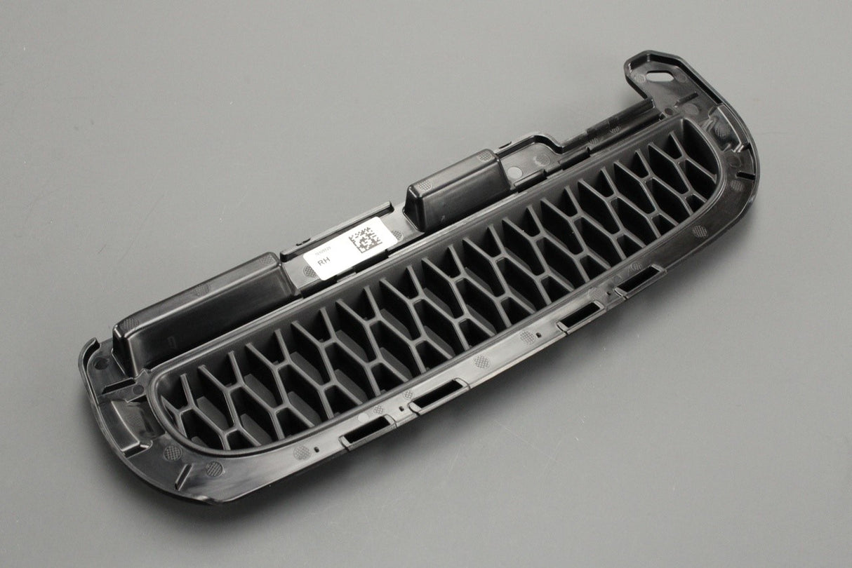 Land Rover Discovery 5 2017-on bumper air intake insert LR136744