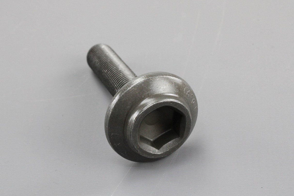 Audi A4 RS4 A5 A6 RS6 A7 A8 Q5 R8 wheel hub bearing bolt 8E0407643A