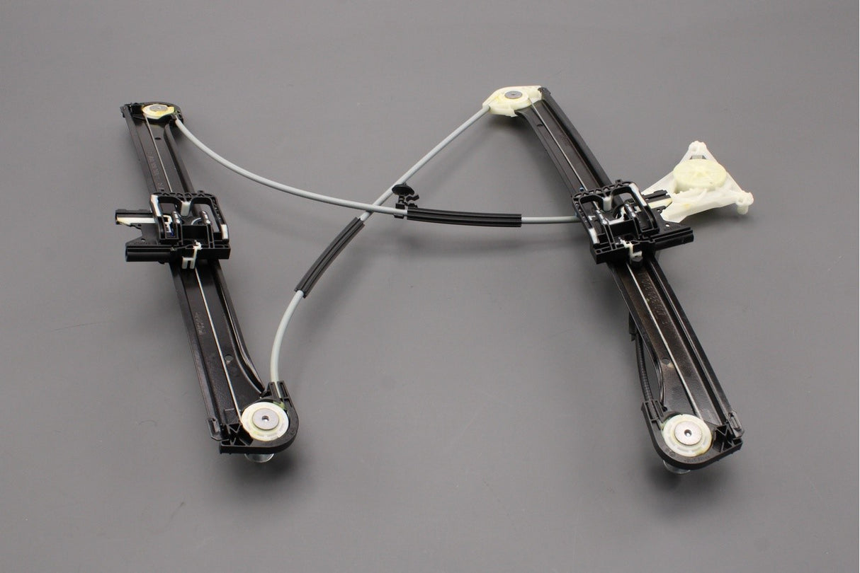 Audi A3 Saloon 2013-2021 window regulator (front right) 8V4837462
