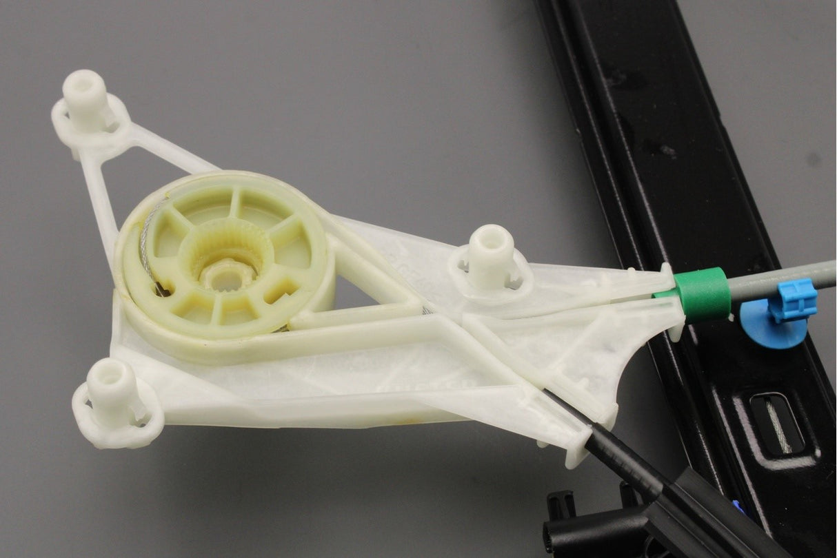 Audi A3 Saloon 2013-2021 window regulator (front right) 8V4837462