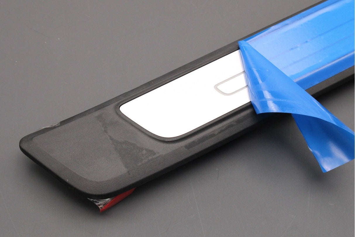 Audi A3 8V Q2 17-on S-Line illuminated sill trim (front right) 8V4947418