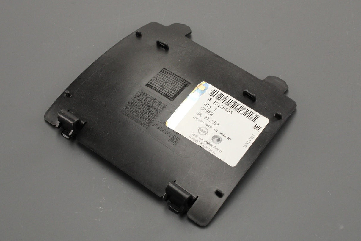 Astra H 04-14 Zafira B 05-15 headlight access dust cover (x1) 13125606