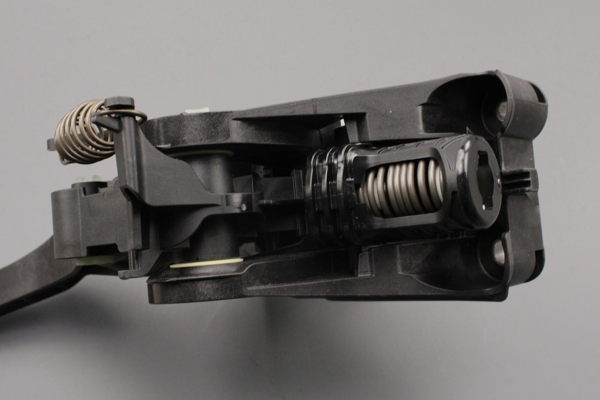 Skoda Superb 15-24 SEAT Leon 13-16 clutch pedal mechanism 5Q2721059HD