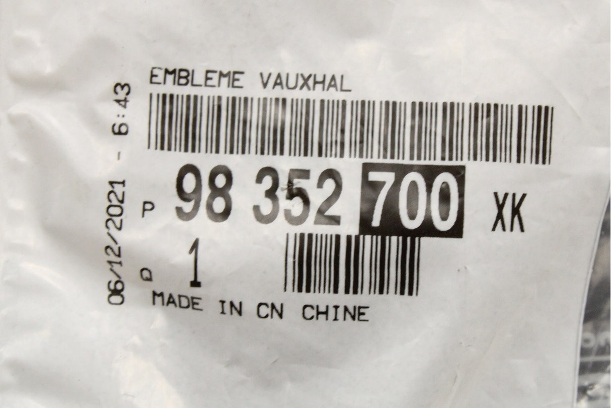 Vauxhall emblem badge (chrome) 98352700XK