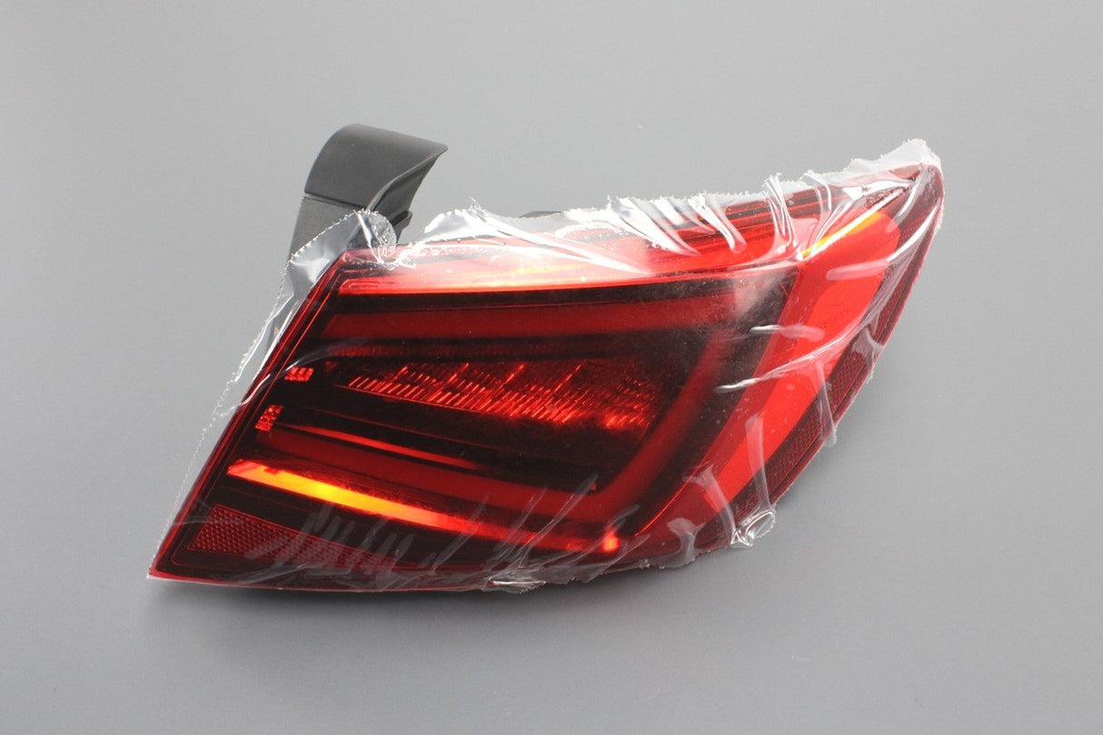 SEAT Leon FR Cupra 5F 17-20 LED tail light (rear right outer) 5F0945208F