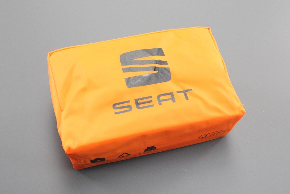 SEAT emergency safety kit with warning triangle and hi-vis 000093990AT