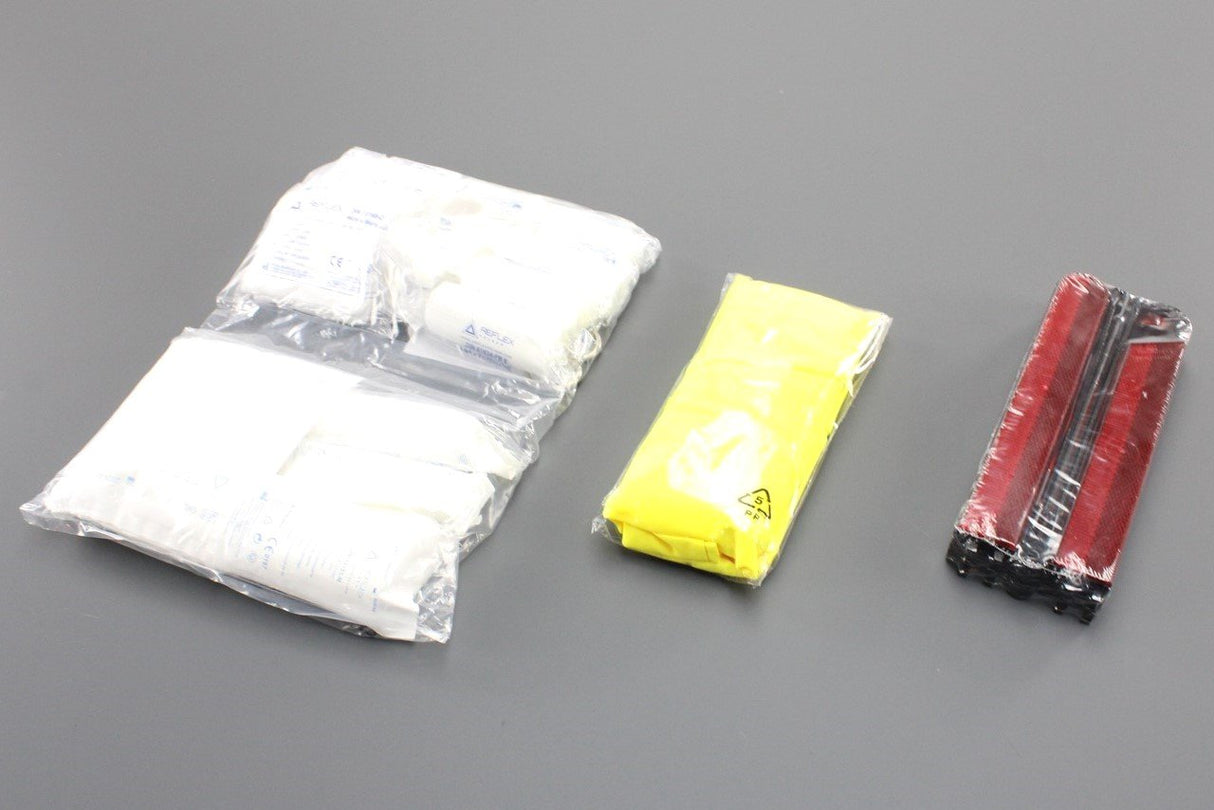 SEAT emergency safety kit with warning triangle and hi-vis 000093990AT