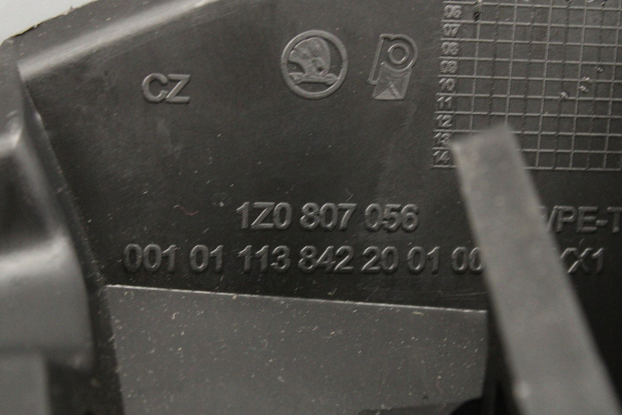 Skoda Octavia VRS 2004-2013 fog light mount (front right)1Z0807056