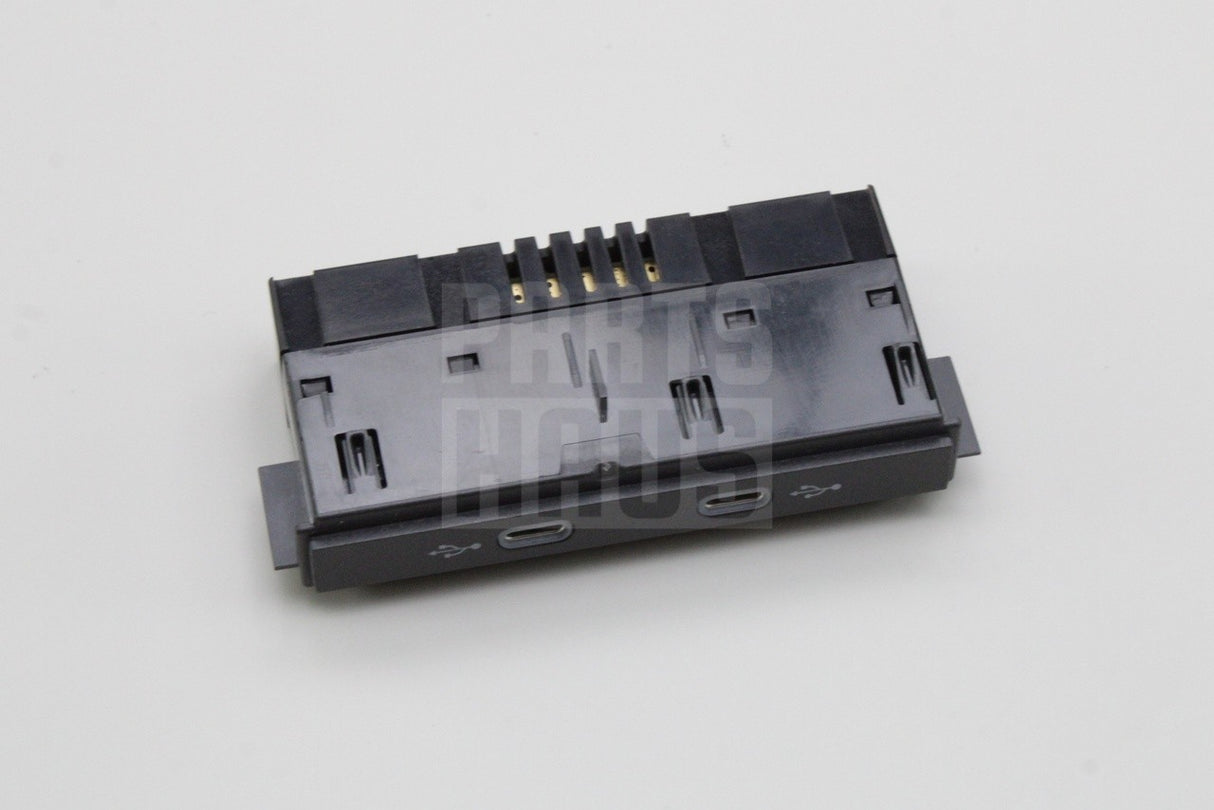 VW Golf Skoda Superb SEAT Cupra Leon 15-on dual usb-c port (front) 5NA035736