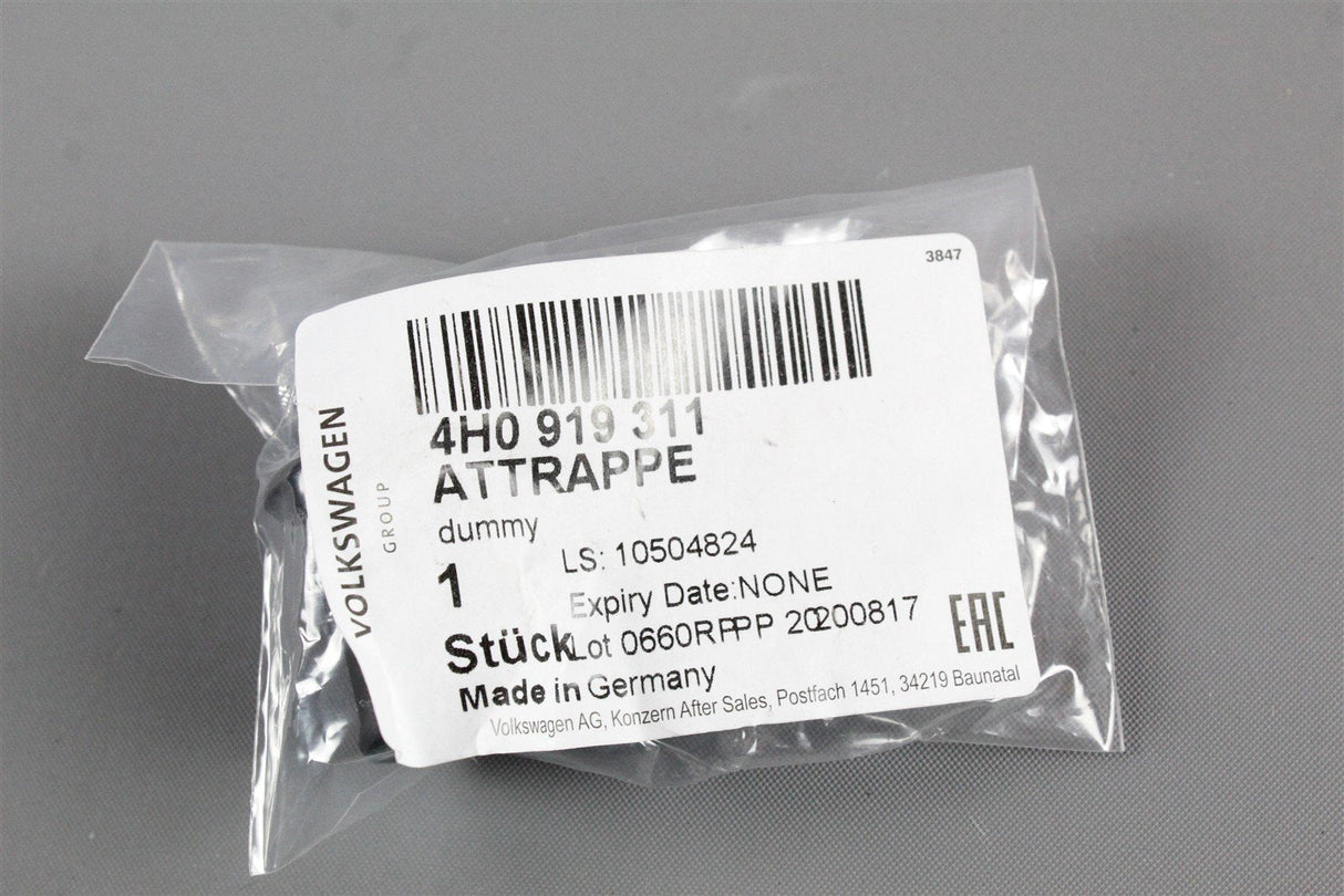 Audi A3 A4 A5 A7 A8 Q3 Q7 12V power outlet socket plug 4H0919311