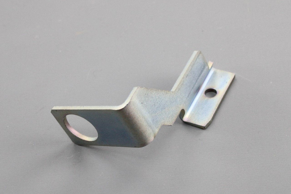 Audi R8 6 speed manual gearbox oil pressure line bracket 420317829A