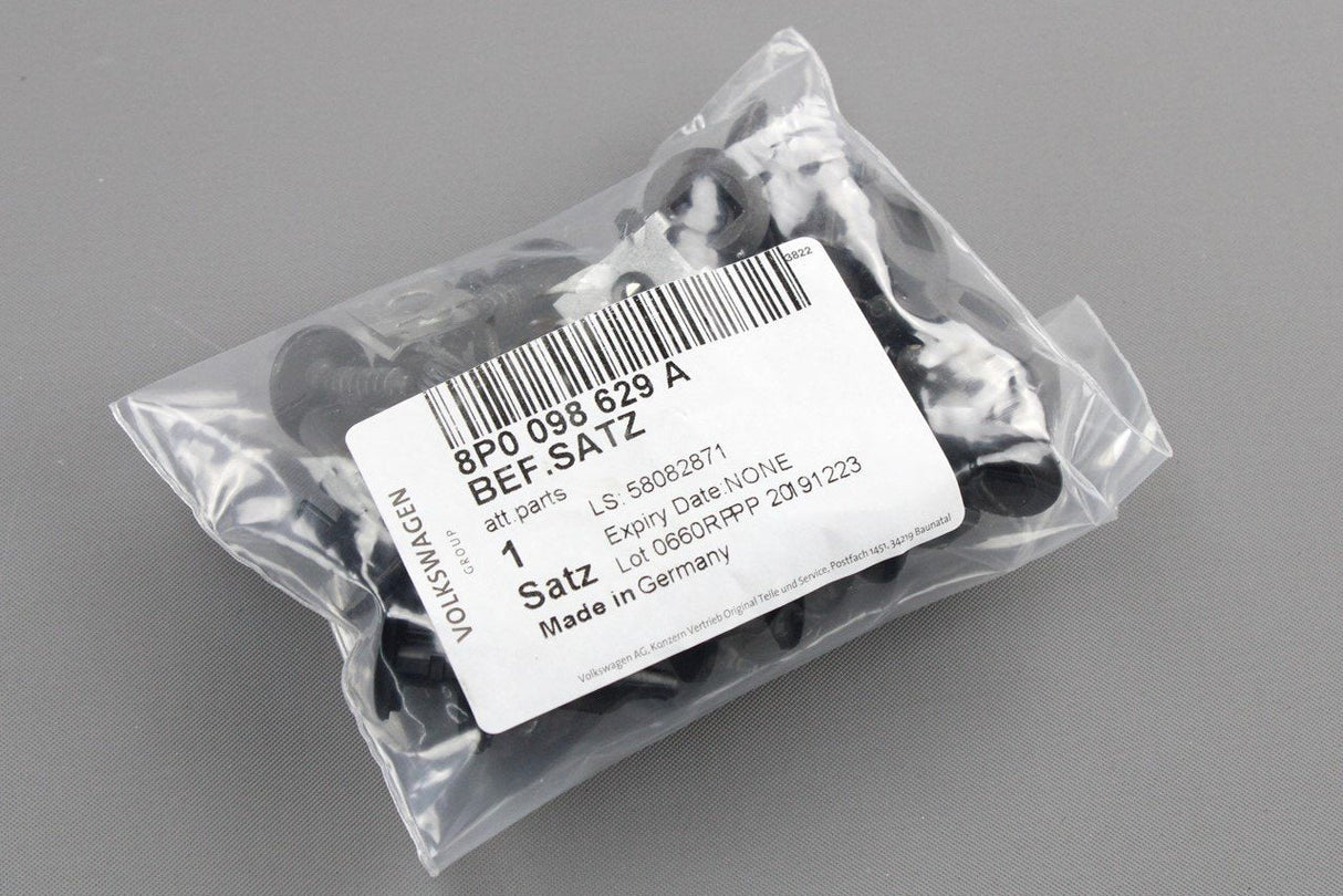 Audi A3 S3 2004-13 wheel arch liner screws fixings (front) 8P0098629A