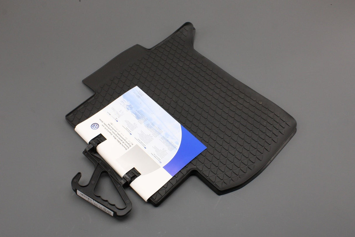 VW Amarok 2010-2022 rubber floor mats set (rear) 2H0061512 82V