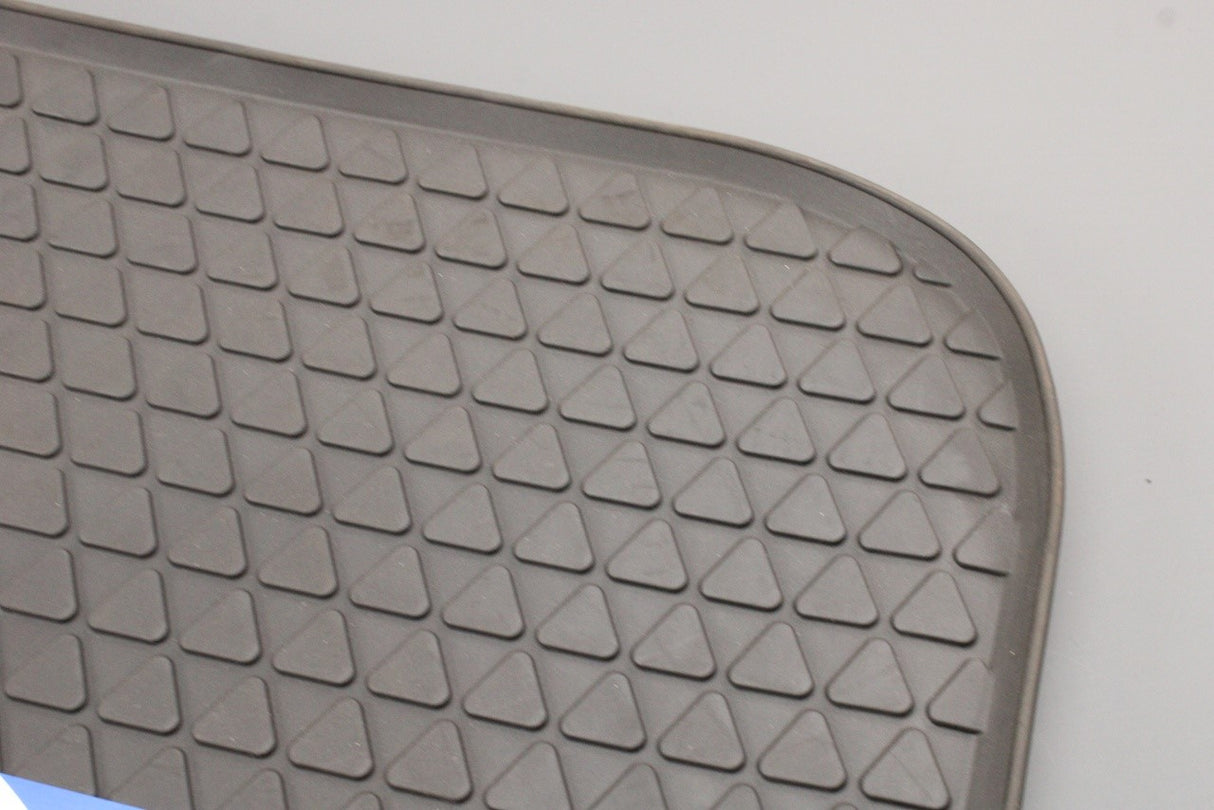 VW Caddy Maxi Life Kombi 2011-2020 rear rubber floor mats 2K0061512 82V