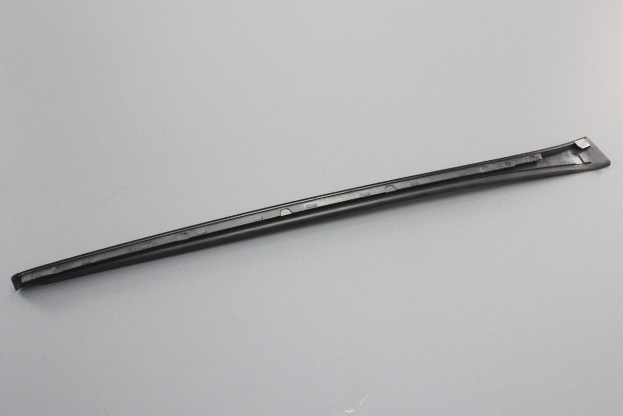CUPRA Formentor 21-on front windscreen trim strip (right) 5FF854328 5AP