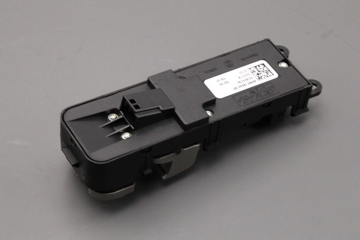 Jaguar XK 2006-2014 drivers door window switches C2P18644