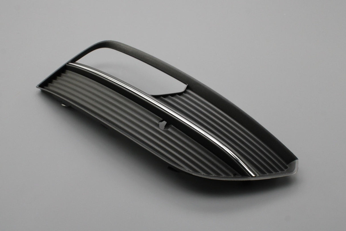 Audi A3 8V 2013-2016 front fog light grille (right) 8V3807682A 9B9