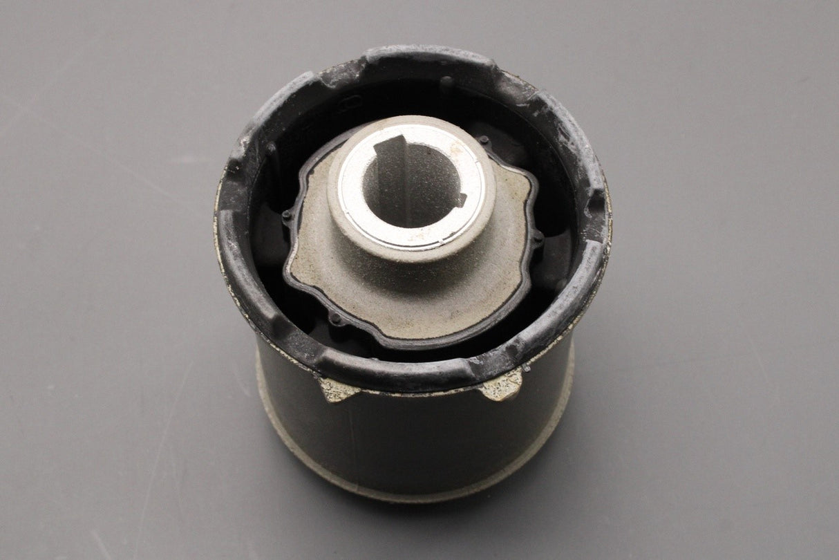 Jaguar XF 2016-on XE 2015-on rear subframe bush (x1) T4N9660