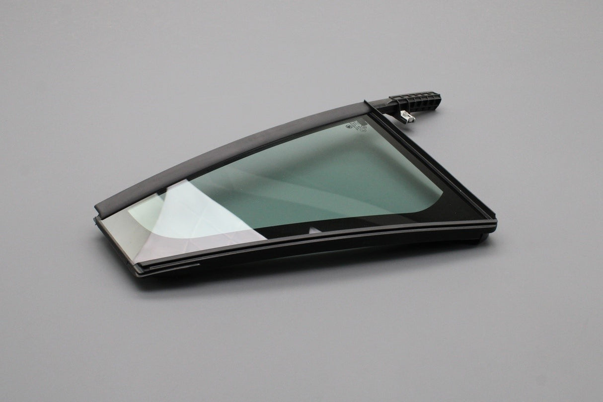 Skoda Superb Estate 15-24 rear door side window (right) 3V9845214F 5AP