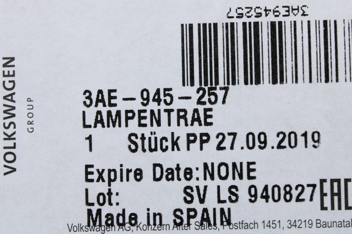 VW Passat B7 Saloon 11-14 left outer rear light bulb holder 3AE945257