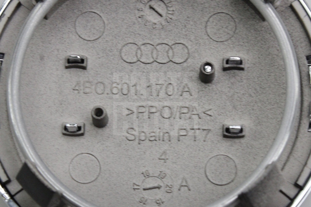 Audi A3 RS3 TT TTS Q3 RSQ3 alloy wheel centre cap (x1) 4B0601170A LT7