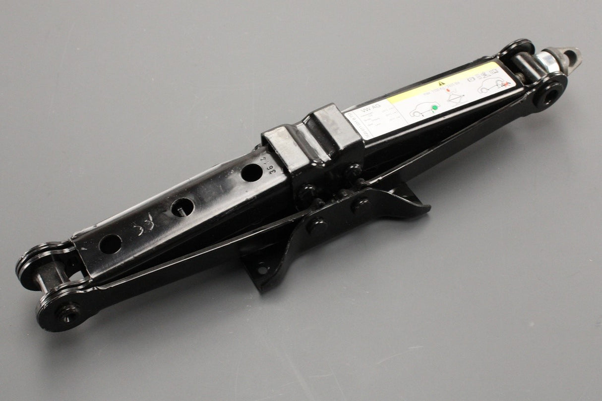 VW Golf MK7 MK7.5 Skoda SEAT Leon tool kit jack (no handle) 5Q0011031B