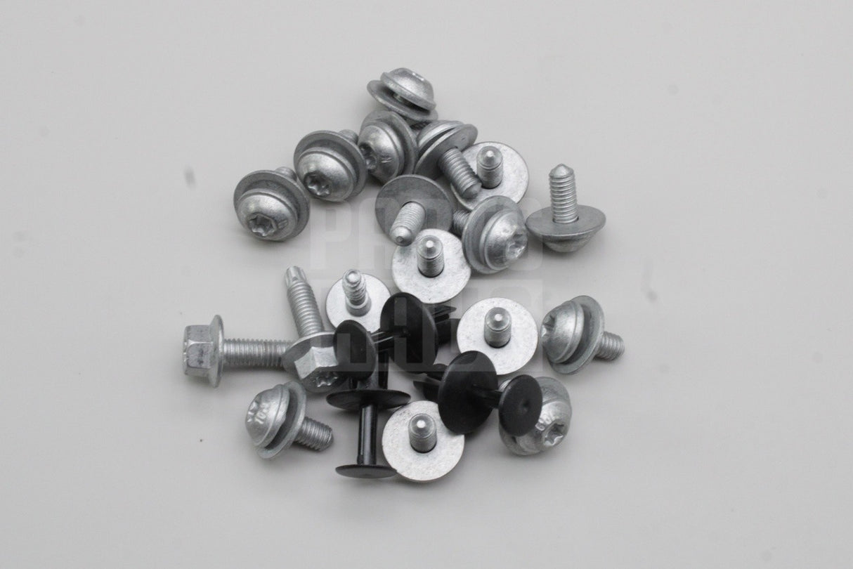 Audi TT TTS TTRS 2015-24 front wing screw fixings set 8S0098625