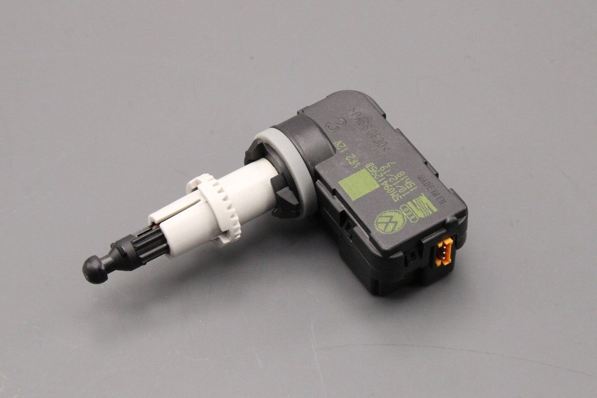 VW Golf MK6 09-13 Scirocco headlight range control motor (x1) 5M0941295B