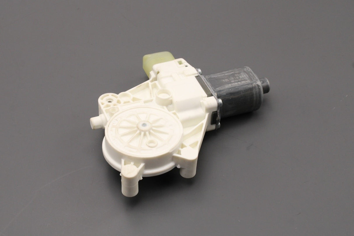 BMW 1' E87 3' E90 X1 E84 front window regulator motor (left) 67626927027