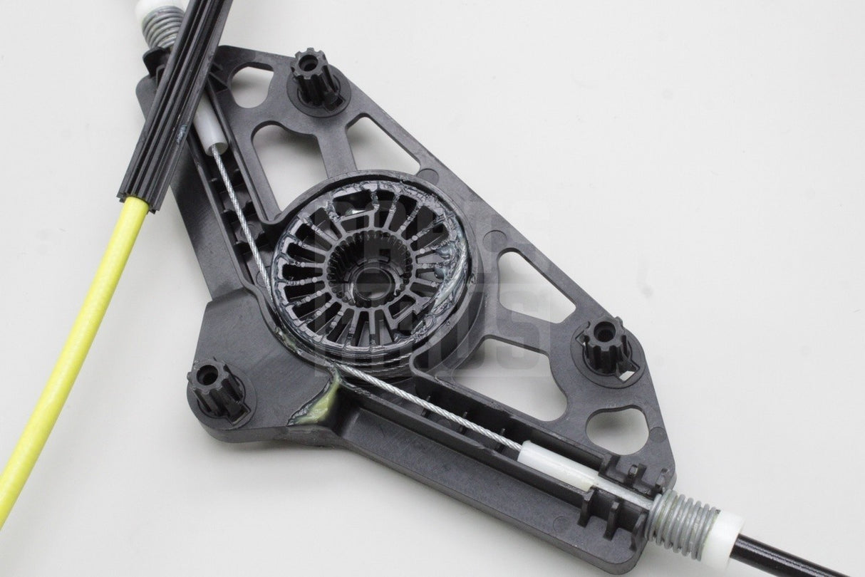 Skoda Octavia 2013-21 front window regulator (right) 5E0837462B