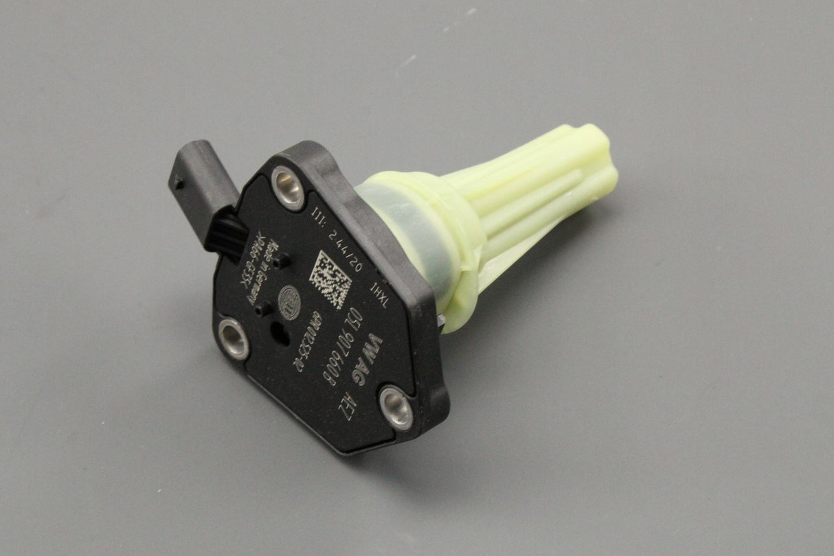 VW Golf MK8 A3 Leon Octavia 2.0 TDI engine oil level sensor 05L907660B
