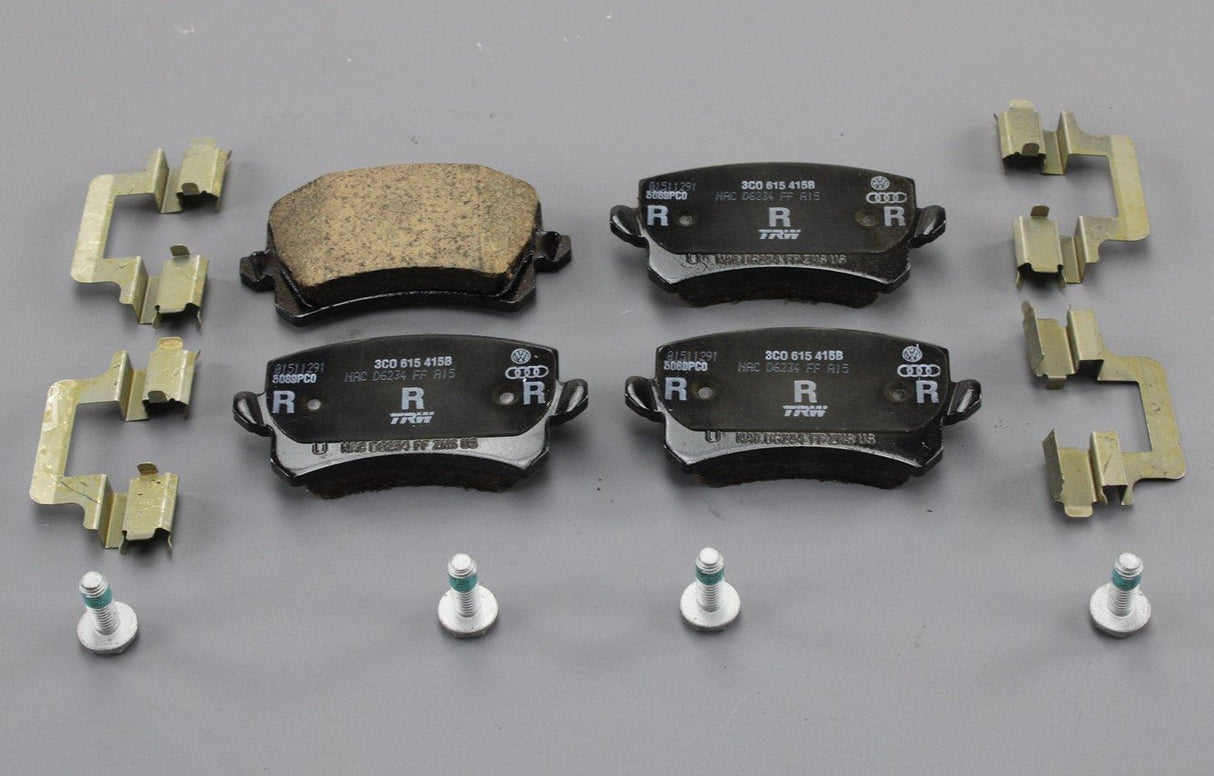 VW Passat R36 Passat B7 CC 3.6 V6 rear brake pads set 3C0698451C