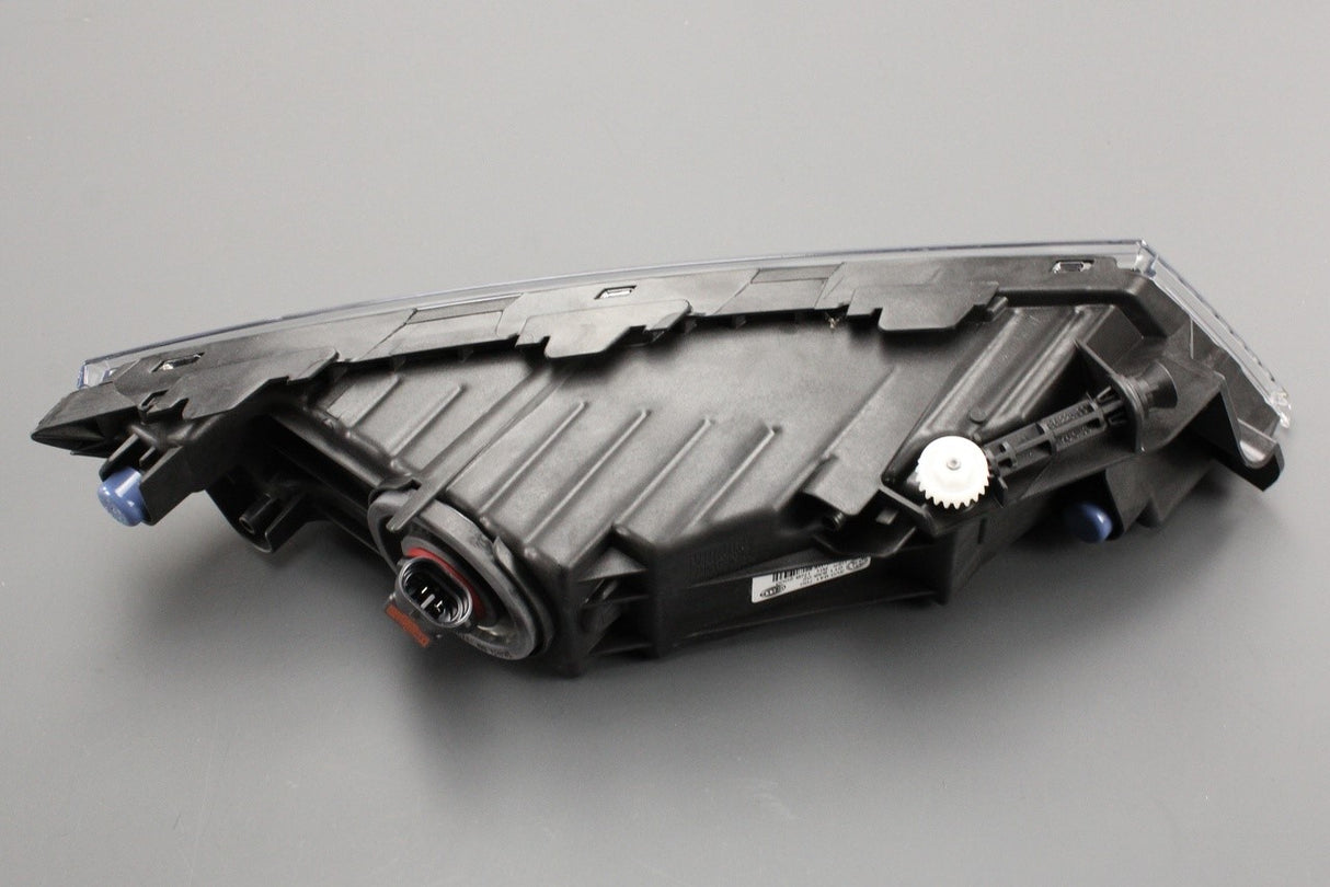 Skoda Superb 2015-on front halogen fog light (right) 3V0941700