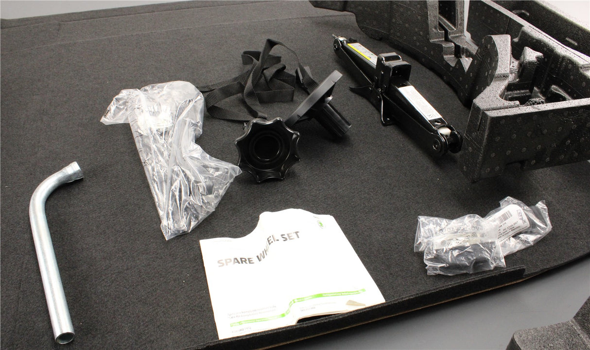 Skoda Kodiaq 17-on temporary spare wheel tool kit (5 seater) 565093860