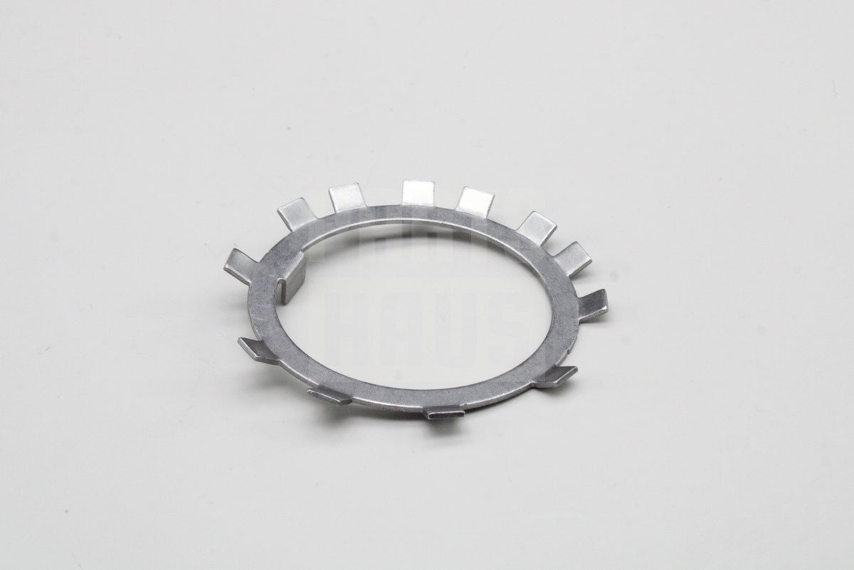 VW Crafter 50 06-16 rear hub retaining plate (left or right) 2E0501395