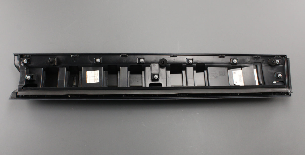 Range Rover Sport 2014-22 front door moulding (left) LR133767