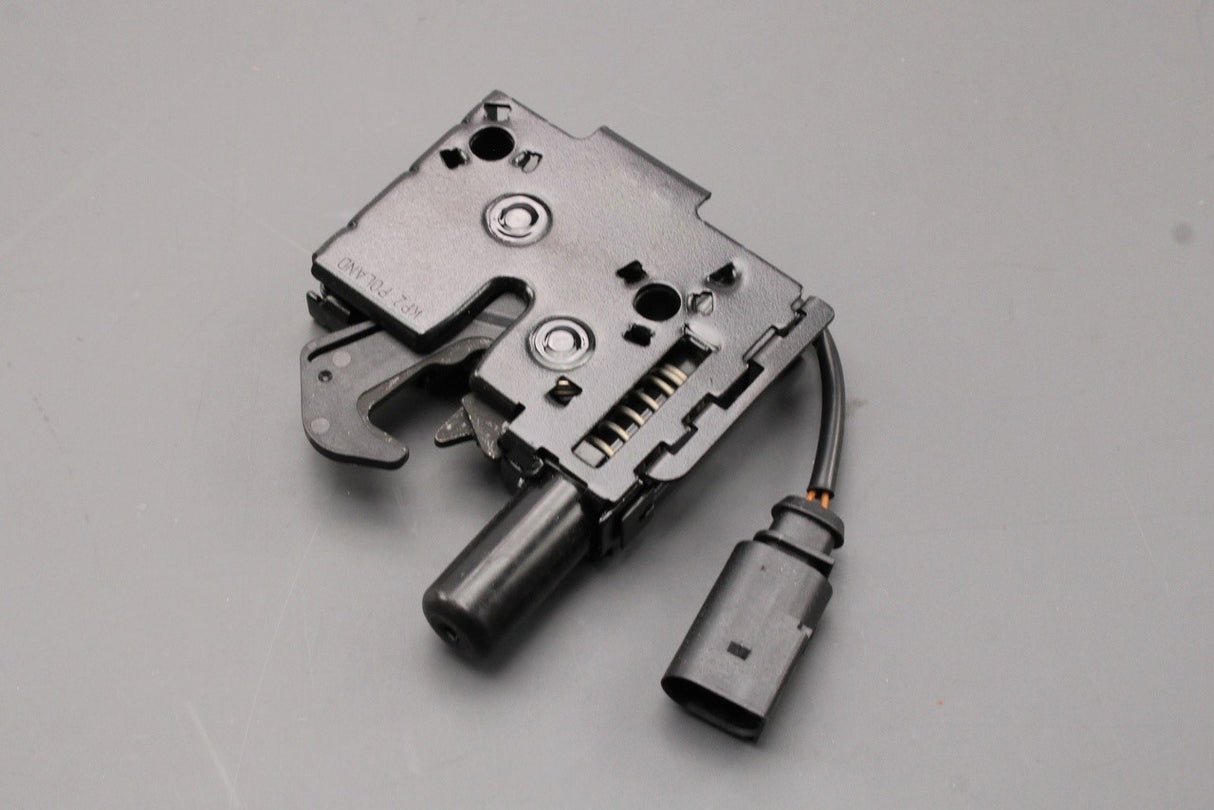 Audi TT TTS TTRS VW Polo T-Cross bonnet lid lock catch 8S0823509B