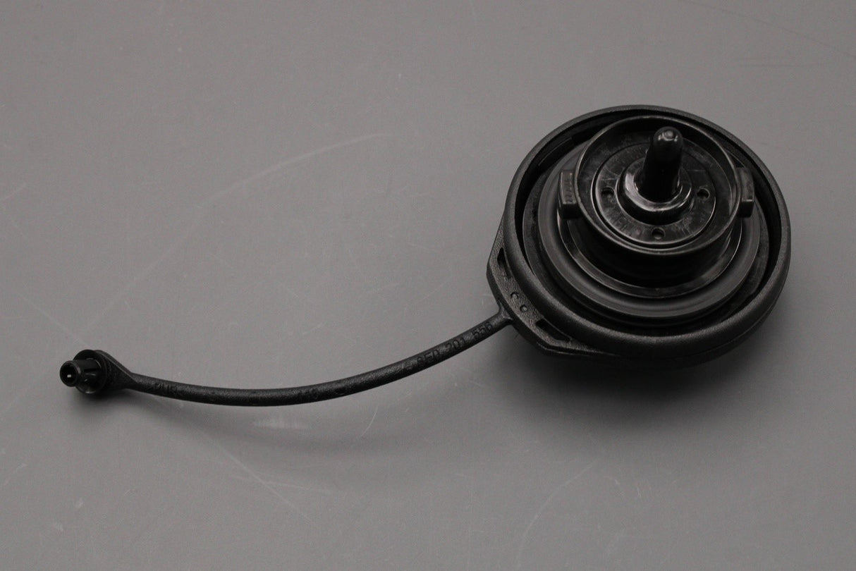 Audi A4 A5 Q5 A8 TDI diesel fuel tank filler screw cap 8K0201550K