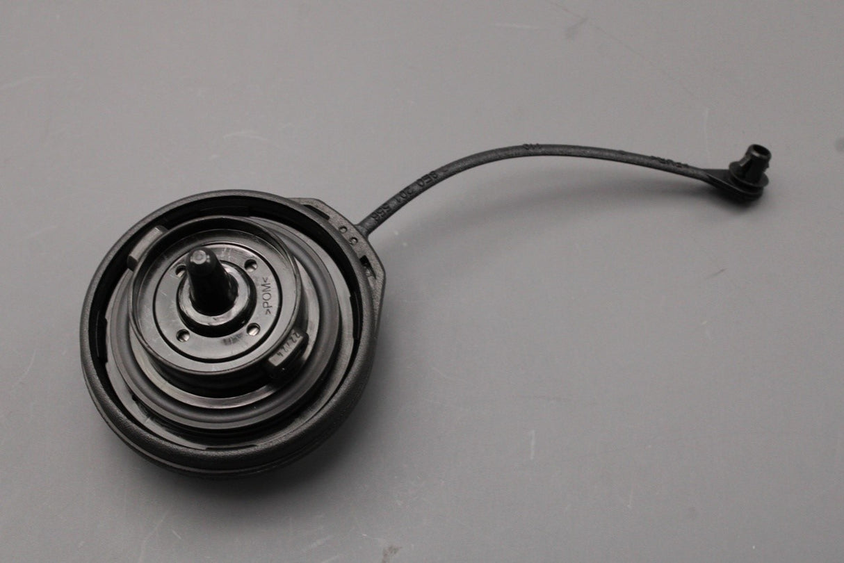 Audi A4 A5 Q5 A8 TDI diesel fuel tank filler screw cap 8K0201550K