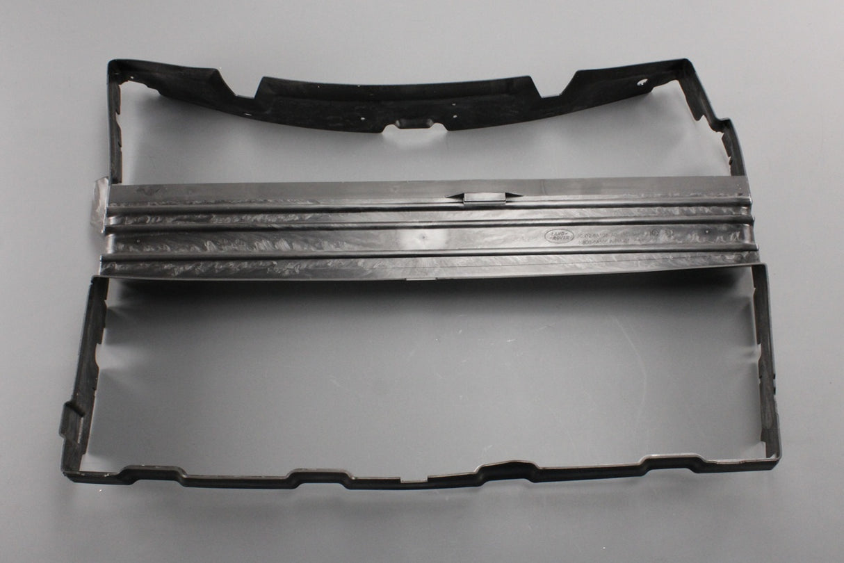 Range Rover Evoque 19-on front centre air deflector LR135380