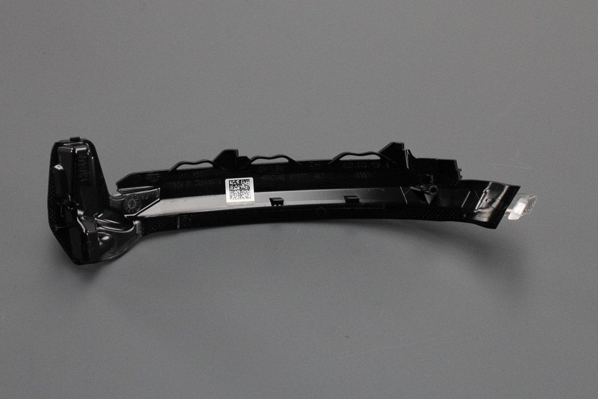 Audi TT TTS R8 wing mirror turn signal indicator (right) 8S0949102A