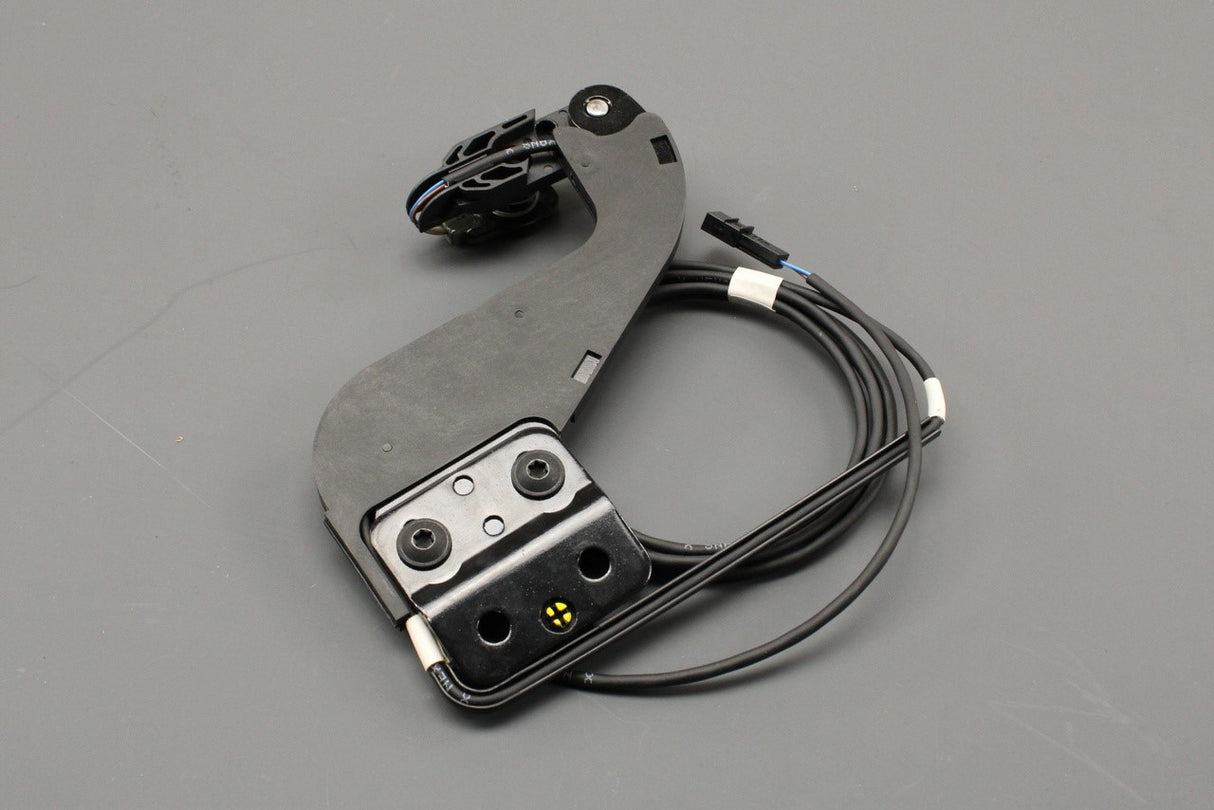 VW Transporter T5 T6 electric sliding door guide left upper 7E0843435C